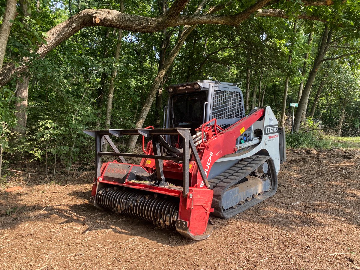 🔥Nice Combo!

Lentz Forestry Mulching &amp; Land Management, LLC getting the job done with their CASE CX80C Midi Excavator and Takeuchi TL12 w/ Fecon Blackhawk Mulcher!

#thankyou #lubyproud #lubycustomers