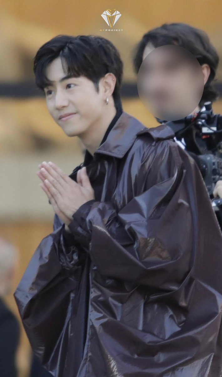 journeyofMT's tweet photo. [HQ] 230612 Mark Tuan at Saint Laurent Men’s Summer 2024

Mark’s greeting all fans waiting for him🥰

MARK TUAN SAINT LAURENT MENS SS24 
#MARKTUANatYSLBerlin 
#MarkTuan_SaintLaurent  
#MarkTuan 
@marktuan 
#SaintLaurent @YSL https://t.co/sqx0w7kX3g