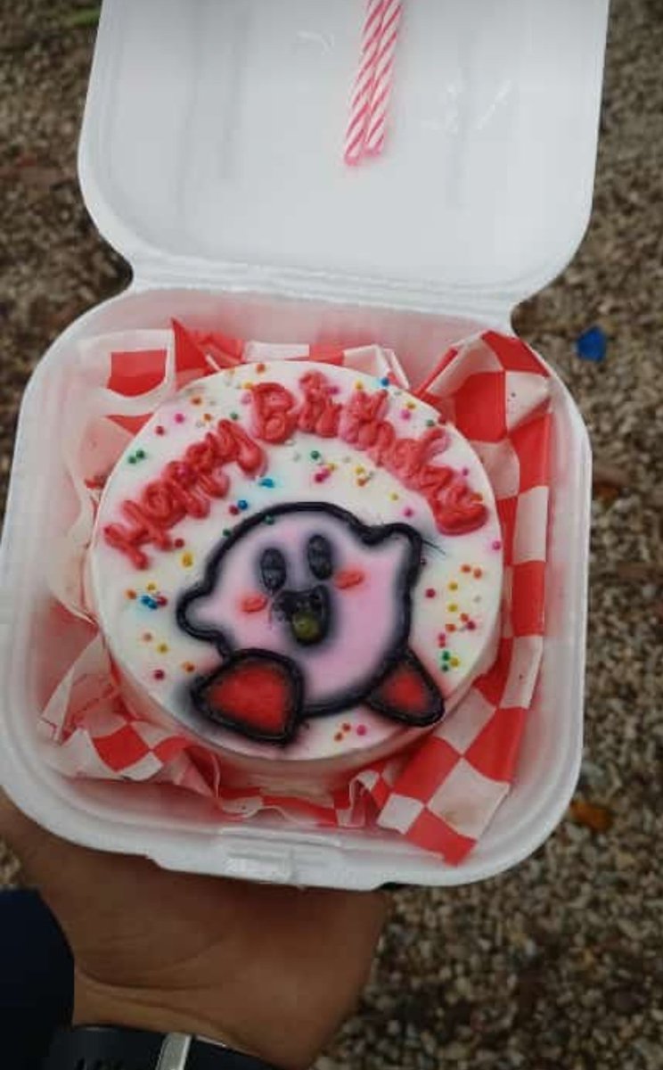 Aleja98515726's tweet photo. @esfeid cuando le regale su pastel de cumpleaños y cuando se lo di estaba derretido 💔 https://t.co/0uurxHw14D