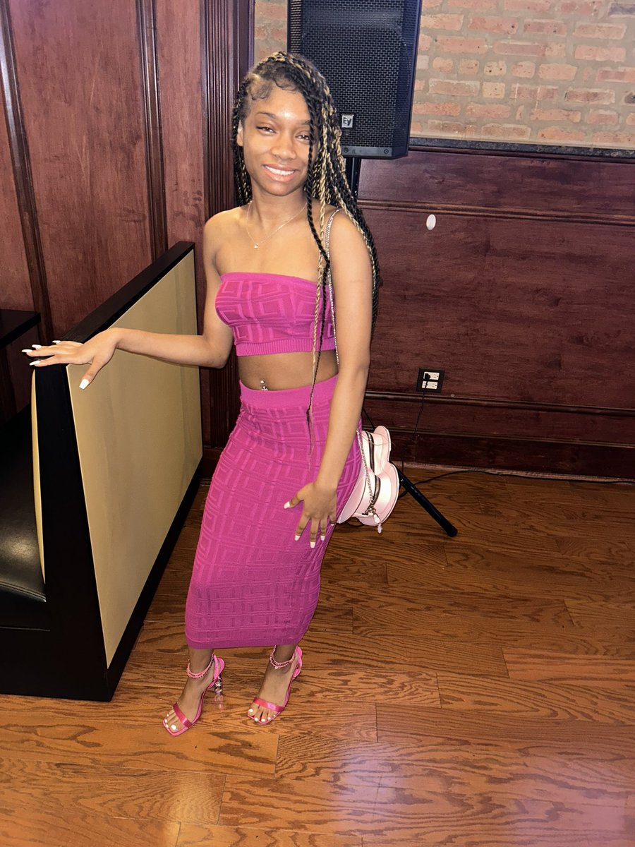 _prettyskinny_'s tweet photo. Weenie Hut Jr Cause Im in My Soft Girl Era 💐🛍️ #prettyskinny https://t.co/W0Q0pcCS0l