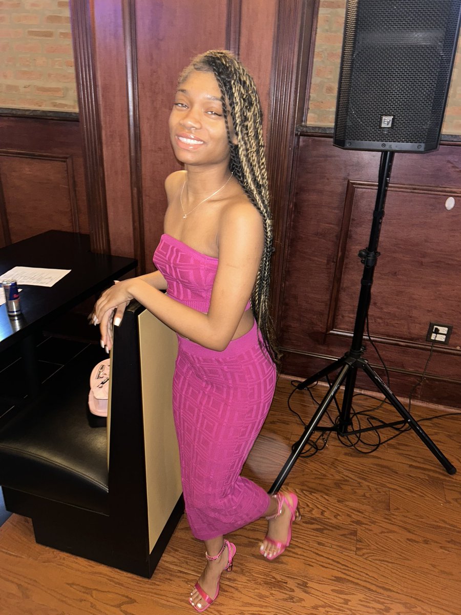 _prettyskinny_'s tweet photo. Weenie Hut Jr Cause Im in My Soft Girl Era 💐🛍️ #prettyskinny https://t.co/W0Q0pcCS0l