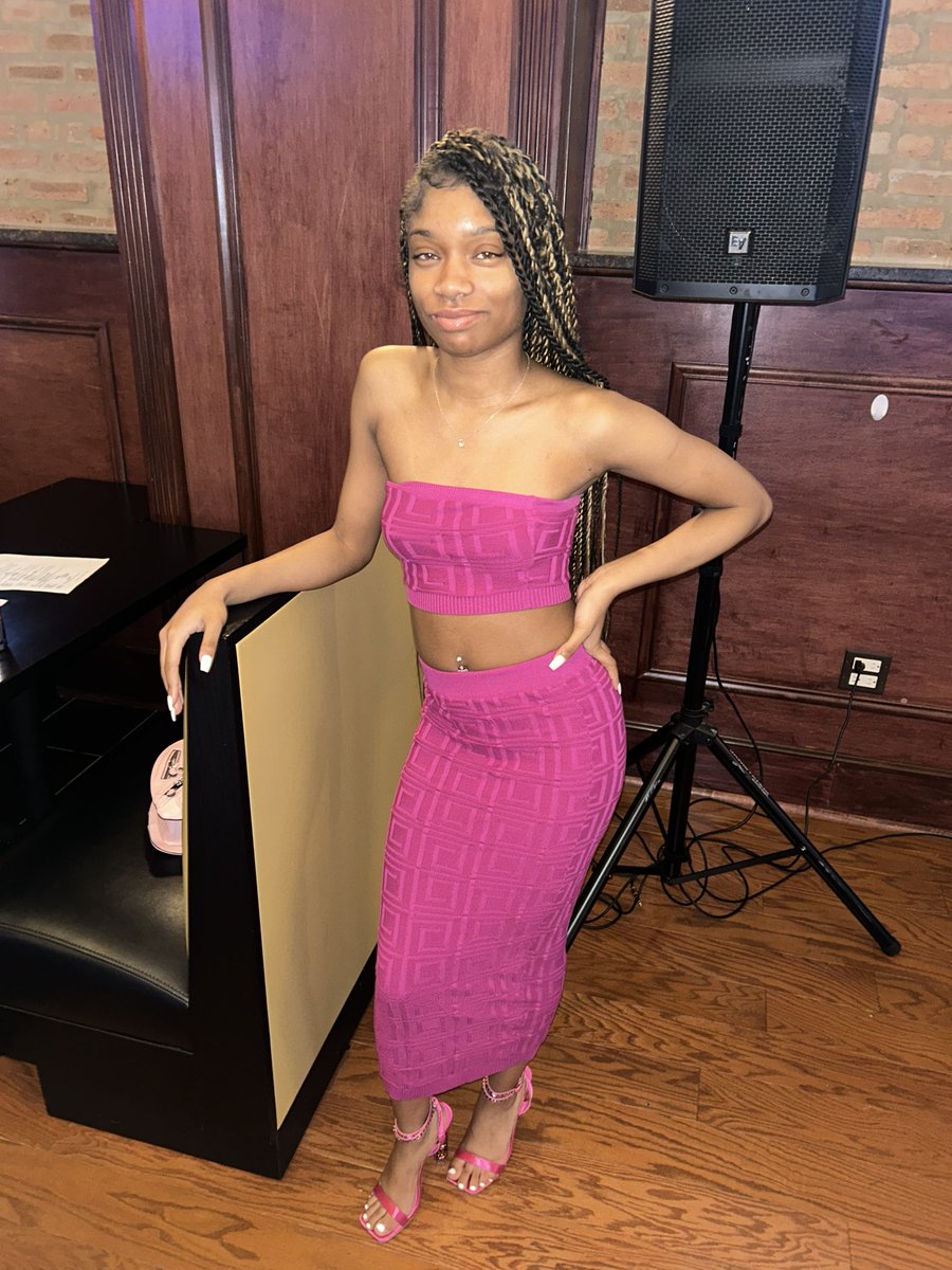 _prettyskinny_'s tweet photo. Weenie Hut Jr Cause Im in My Soft Girl Era 💐🛍️ #prettyskinny https://t.co/W0Q0pcCS0l