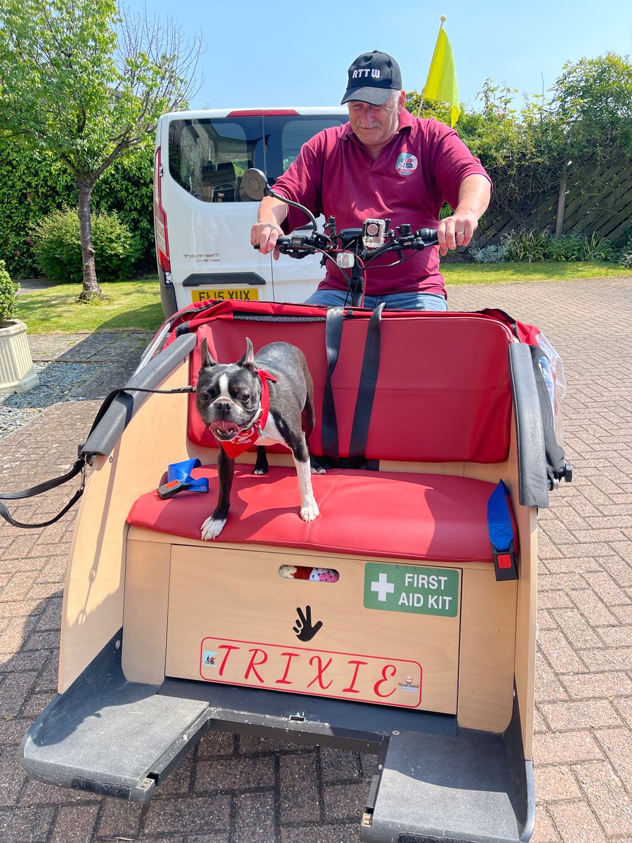CWAStockton's tweet photo. At The White House Summer Fair, we met the adorable Hugo, a volunteer petting dog for @wag_company . We could not resist offering him a ride on Trixie! https://t.co/atrwMERYRx #TrixieTrishaw #CyclingWithoutAge #CWAStockton #LetsEndLoneliness #StocktononTees #TrioBike https://t.co/rxSQh4k3lY