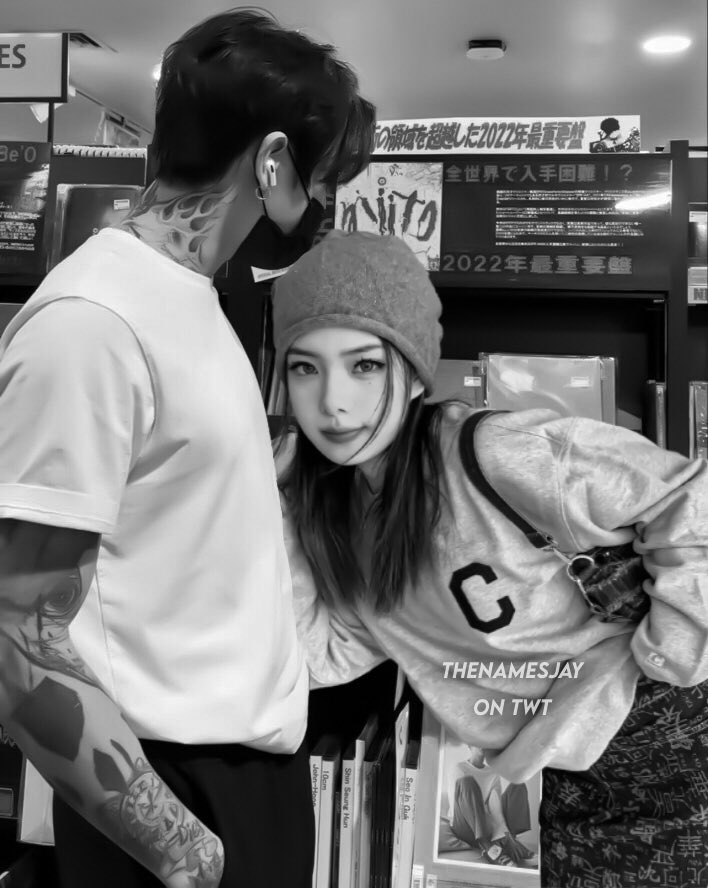 thenamesjay's tweet image. ㅤ 
Not me trying to check the albums and this princess hugging me just to take a picture out of nowhere. Anyways, it’s my pretty princess and company for Valentine’s Day so we wouldn’t spend the day alone.
ㅤ