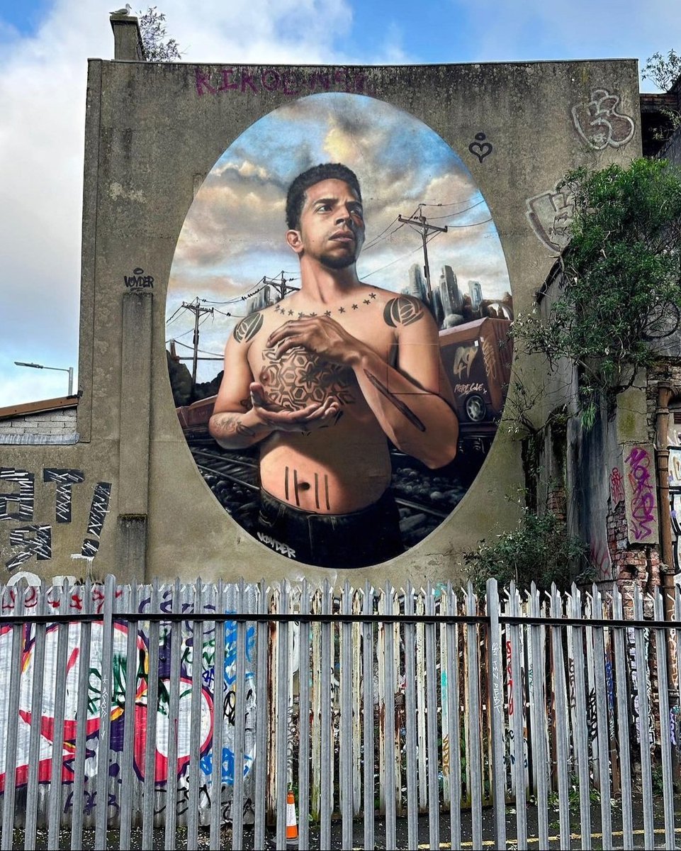 MolinaStreetArt's tweet image. &apos;Mikey the man with the atom tattoo&apos; by British Voyder in Belfast, Northern Ireland (2023) #voyder #belfaststreetart #streetart #lamolinastreetart 📷 via artist mysl.nl/amRX
