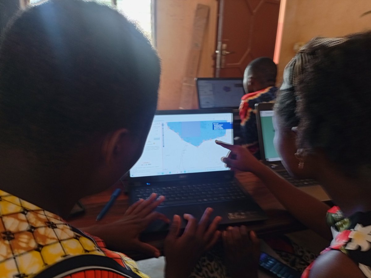 Aimeabibis's tweet photo. Day5: #openstreemap training #Benin :teaching #OSM #export #tools : #hotexport #BBBike #Geofabrik 
@OSMBenin @ONG_GeomaD  #opendata 
 #Map4Bj 
 #MwalaiGrant #ProjetCartopartyBénin #Team229 #Wasexo cc @hotosm @openmapping_wna @OSMTogo  @OSM_Mali @229People https://t.co/liRN71ypTh