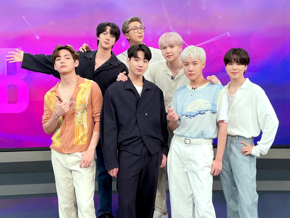ARMYMAG_HR's tweet photo. Hey #BTS ARMY!  We are looking for volunteers in ALL departments. Do you have a love for graphic design? Is writing your passion? Is social media your thing? Go to our website and check out the many open positions at ARMY Magazine today! Questions? DM us!
https://t.co/r73beJfgjw https://t.co/57rZkIfwMP