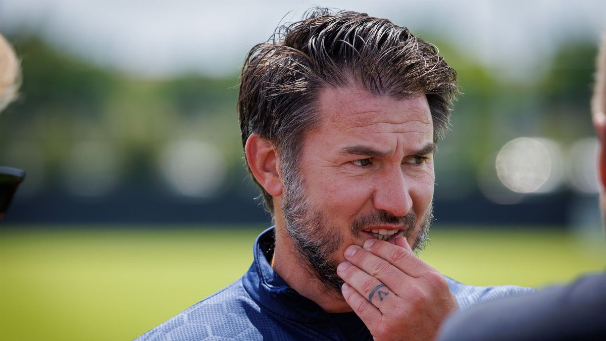🪿🚨 #UPDATE

🦊🔵 #LCFC will have to face the competition of #SwanseaCity for Carl Hoefkens! Prominent in this case, the former coach of Club Brugge got approached concretely by both clubs and will decide soon have to make a decision on his future. Confirmed. #Swansea #Leicester