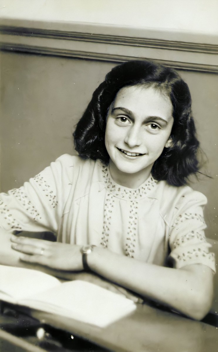 Heute wäre #AnneFrank 94 Jahre alt geworden. Mit 15 wurde sie im KZ Bergen-Belsen ermordet. Ihre Geschichte und ihr Tagebuch bewegen uns noch immer. Anlässlich ihres Geburtstag erinnern wir an die 1,5 Millionen Kinder und Jugendlichen, die in der Schoa ermordet wurden.