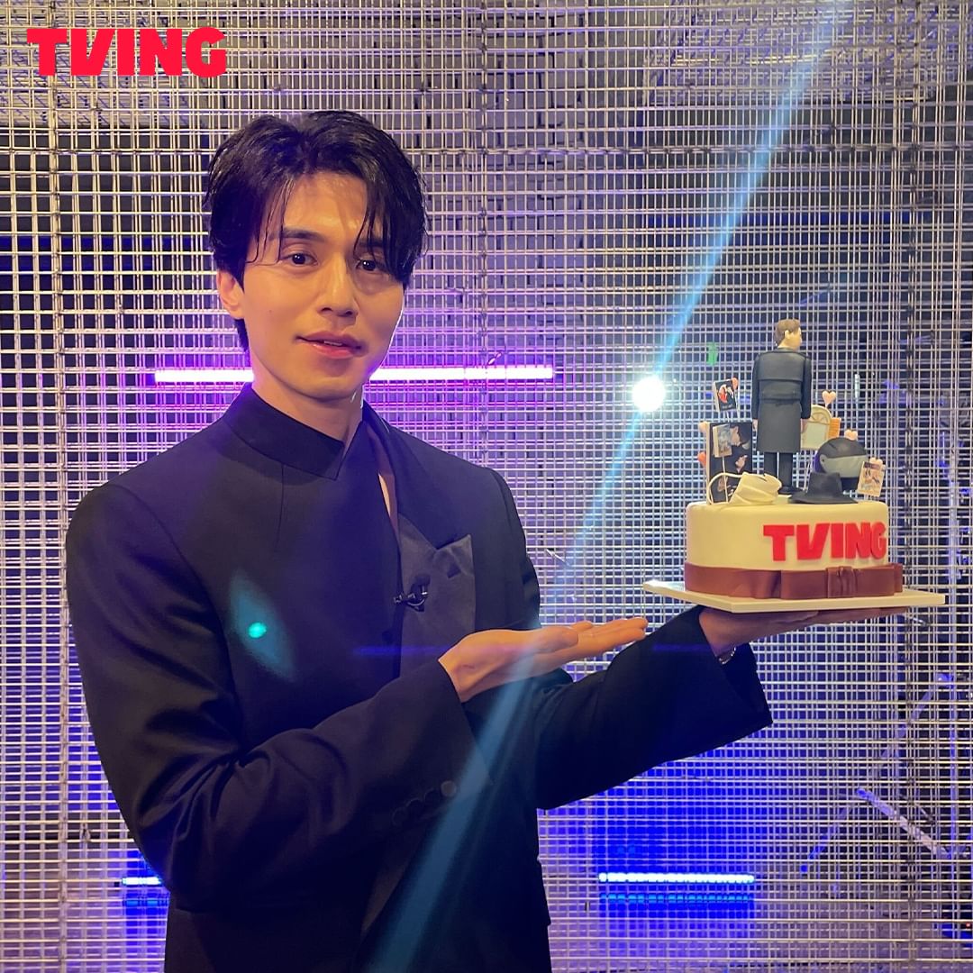 📸 | #LeeDongWook + TVING = parceria de sucesso!
Consegue reconhecer todos os dramas no bolo?
#TaleoftheNineTailed
#Bubblegum
#StrangersFromHell
#TouchYourHeart
#BadAndCrazy
#Life
#Goblin
#SeaOfHope
#HappyNewYear
#ThePerfectCouple
#TheRecipe

📸 tving.official