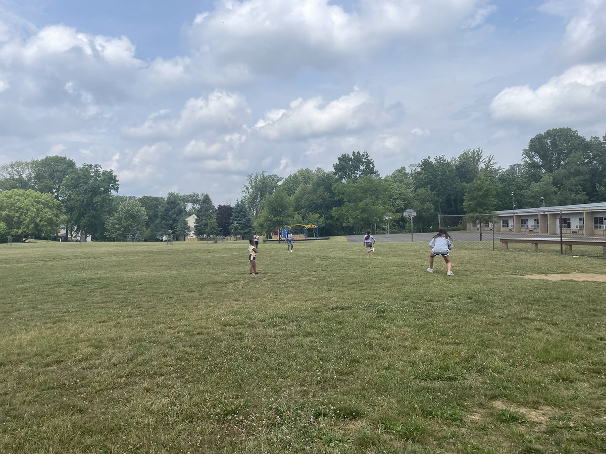 udhs_athletics's tweet photo. Today a group of 11 athletes went to @ThomasFitzwater and Jarrettown Elementary to help out at recess. The goal is to help build a sense of community between high school and elementary schools. 

We played Gaga, soccer, kickball, basketball, and more on Day 1. 

Go Cards! https://t.co/23G9HLh4CY