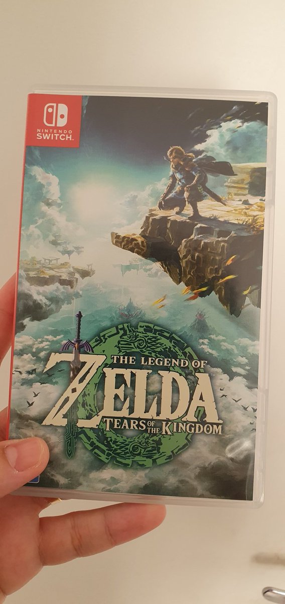 Faelmdss's tweet photo. E a @isabelmaia que mandou essa de me dar o Tears Of The Kingdom, o famoso Zelda TikTOK, de presente?!?!?! 🥰💝🥰💝🥰
O jogo #veioai muito antes do que eu pensava, obrigado demais, Belzinha! Te amo q só!
Agora bora finalizar o Bafinho Selvagem pra Chorar nesse reino, bora! *-* https://t.co/GSYhEpKTyX