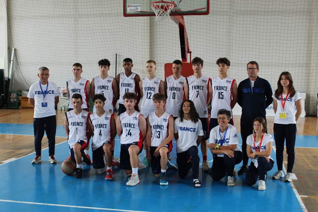 L'Equipe de France de Basketball a disputé son premier match aujourd'hui, contre  la Bosnie-Herzégovine. Malgré un très bon match, équilibré, la France  n'a pas réussi à aller chercher une victoire. Le score final est 53 - 48  pour la Bosnie-Herzégovine.