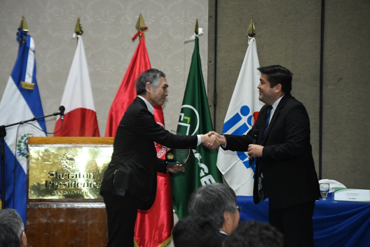 FIA_UES's tweet photo. El segundo fue un evento dedicado a estudiantes, para que conocieran el potencial que posee la FIA para poder llevar a cabo capacitaciones e investigaciones que sirvan de aporte a un mayor crecimiento de la energía Geotérmica del país. https://t.co/TeSxIcfNGM