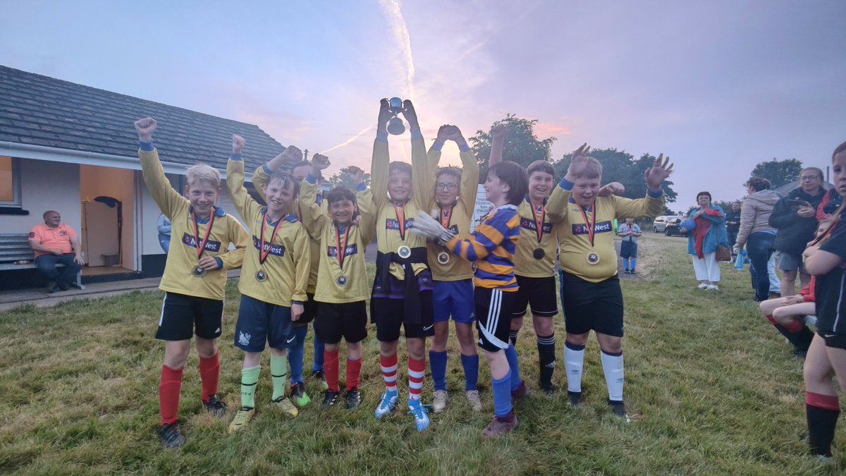 Ysgol y Ddwylan tweet media