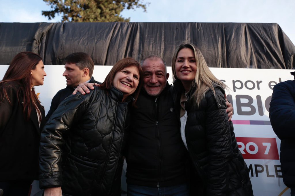 ljuez's tweet photo. ¡Gracias @carolinalosada y gracias @PatoBullrich por tu apoyo incondicional! 💪🏽 https://t.co/3nbCNiuaaA