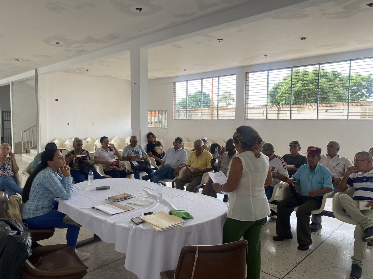ad_elioescalona's tweet photo. Acción Democrática seccional yaracuy. Lunes, 12/06/2023.
Reunión de C.E.S, revisando el trabajo de los delegados secciónales y sectoriales, preparando la visita al yaracuy, el sábado 17/06/2023 de nuestro Candidato presidencial para el 2024 compañero: Bernabé Gutiérrez. https://t.co/PEjOGFt21f