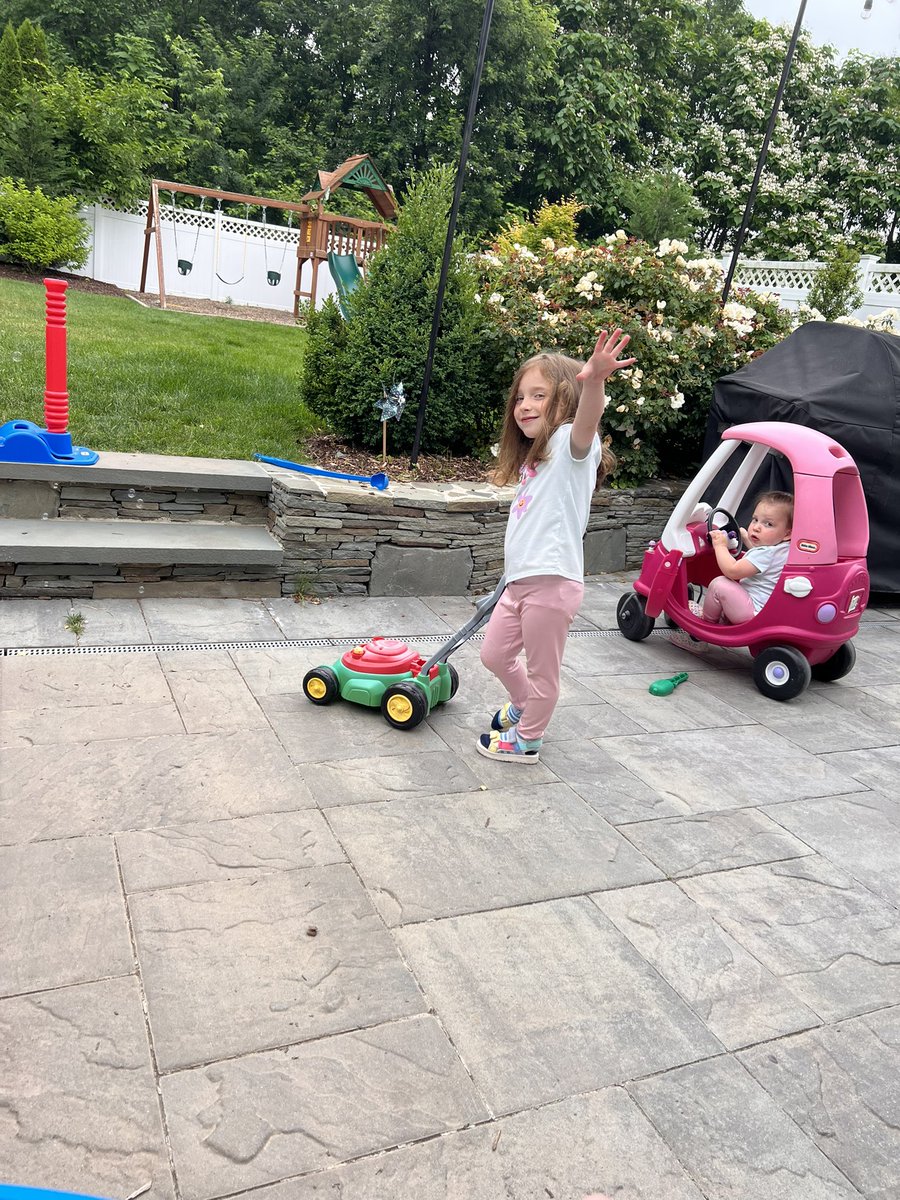 Emily C. Singer on Twitter "Mondays can’t get these girls down"