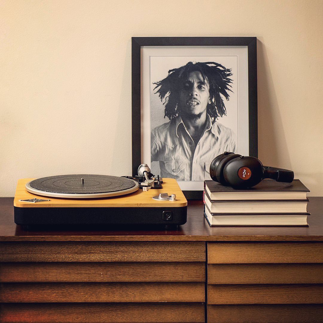 The sound of vinyl… as timeless as Bob’s songs 🎧🎶 experience the purest form of music with @houseofmarley's #StirItUp Wireless Turntable! #houseofmarley #bobmarley 🛍 hom.lnk.to/turntables

#sustainablesound #materialsmatter #reggae #vinyl #vinyllovers #vinylcollection