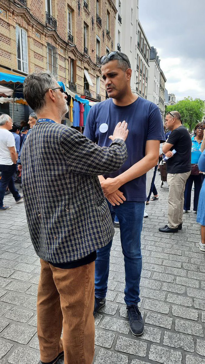 c'est toute la Seine-Saint-Denis qui est fière des décisions politiques prises pour améliorer la vie quotidienne de chacun. À Saint-Denis, les rencontres avec les habitants sont particulièrement riches d'idées

#AvecVous #Renaissance #Renaissance93 #EmmanuelMacron #ShannonSeban