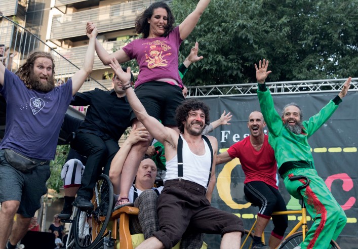 sortimbcn's tweet photo. 🎪 Les Corts es torna a omplir de circ amb el Festival Circorts!
NOVETATS! nou escenari, el Bosquet, i un nou espai, La Carpa i, a més, recupera els espectacles itinerants
🗓️ del 16 al 18 de juny
👉 https://t.co/oKRWJbP3Eq https://t.co/NMqGpxo5X7