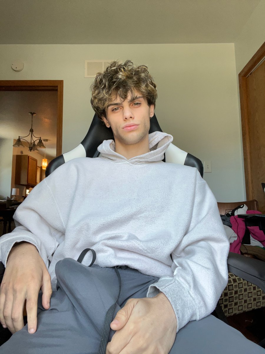 TWINS on Twitter: "RT @AstleAnnab49485: RT only if you’d bottm workout in this seat instead of