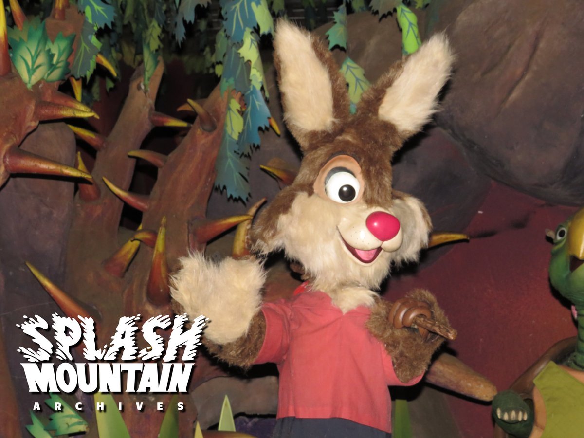 Two close up shots of a smiling Brer Rabbit! I’m really hoping this figure gets archived #SplashMountain #Disneyland #WaltDisneyWorld