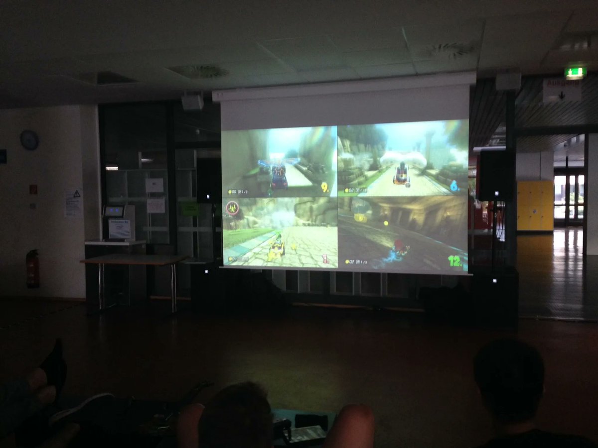 schillerlanev's tweet photo. ⌛️Schiller-LAN 1.0 recap⌛️

2015 ging unser LAN Party Abenteuer mit unserer ersten Schiller-LAN los. 

Damals noch im kleinen Rahmen und ohne viele Extras. 

#schillerlan #slev #gaming #lanparty #throwback #Recap https://t.co/QU2p2tefhe