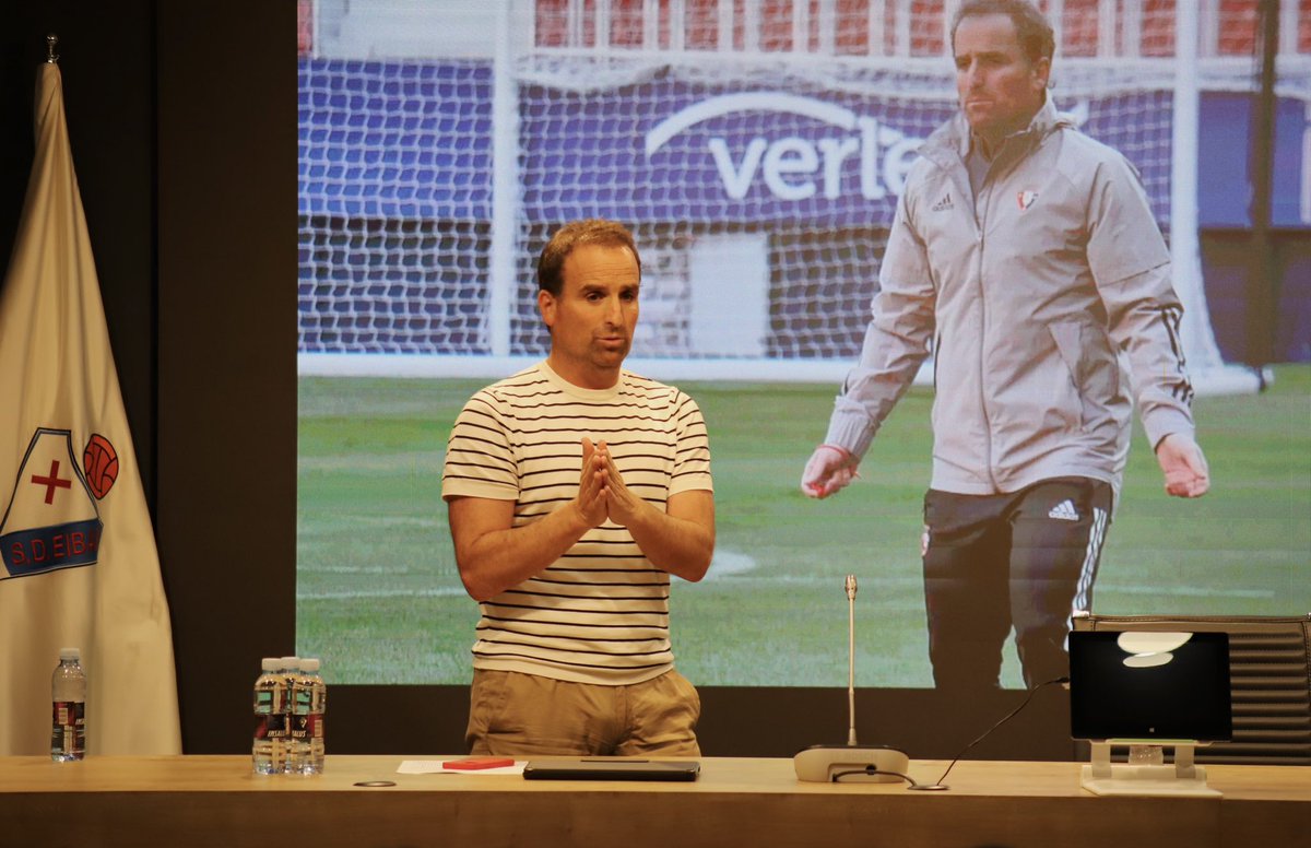 🗣️ Jagoba Arrasate: “Beti esaten da entrenatzaile batentzat garrantzitsuena irabaztea dela, baina niretzat garrantzitsuagoa da zuk buruan daukazun ideia hori jendearengana heltzea lortzea, nahi duzun hori transmititzea”.