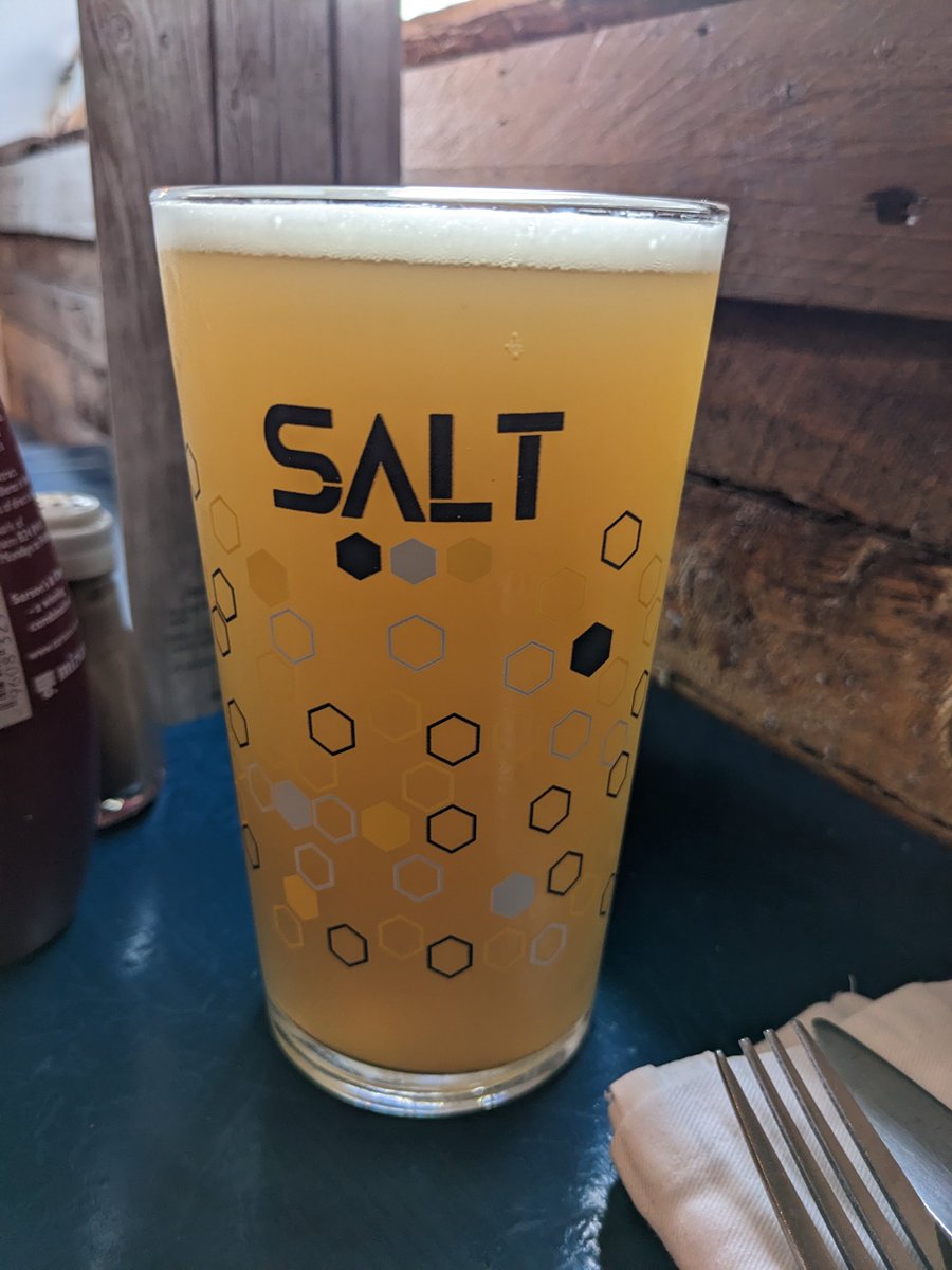 ManCaveBeersPod's tweet photo. Jute session IPA from @SaltBeerFactory
In the Parsonage Inn 🍺
#beer #IPA #saltbeerfactory https://t.co/yuV0CaHOsl
