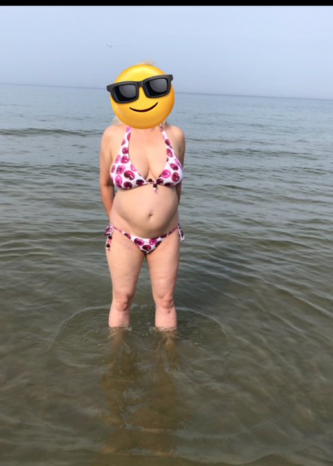 Prawie zamarzłam, żeby zrobić to zdjęcie 😂  #nude #sunbathing #nudesunbathing #nudewife #onlyfans #nudist<a href="/tag/nude"class="tags">#nude</a><a href="/tag/sunbathing"class="tags"><span>#sunbathing</span></a><a href="/tag/topless"class="tags"><span>#topless</span></a><a href="/tag/naked"class="tags"><span>#naked</span></a><a href="/tag/busty"class="tags"><span>#busty</span></a><a href="/tag/bigtits"class="tags"><span>#bigtits</span></a><a href="/tag/tits"class="tags"><span>#tits</span></a>