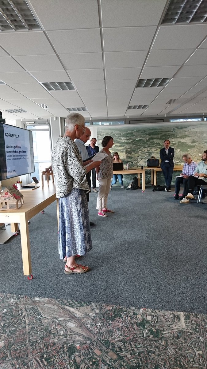 Plusieurs membres du collectif alertent sur la destruction des terres agricoles au profit d'une ville nouvelle malgré les belles promesses politiques et en pleine urgence climatique