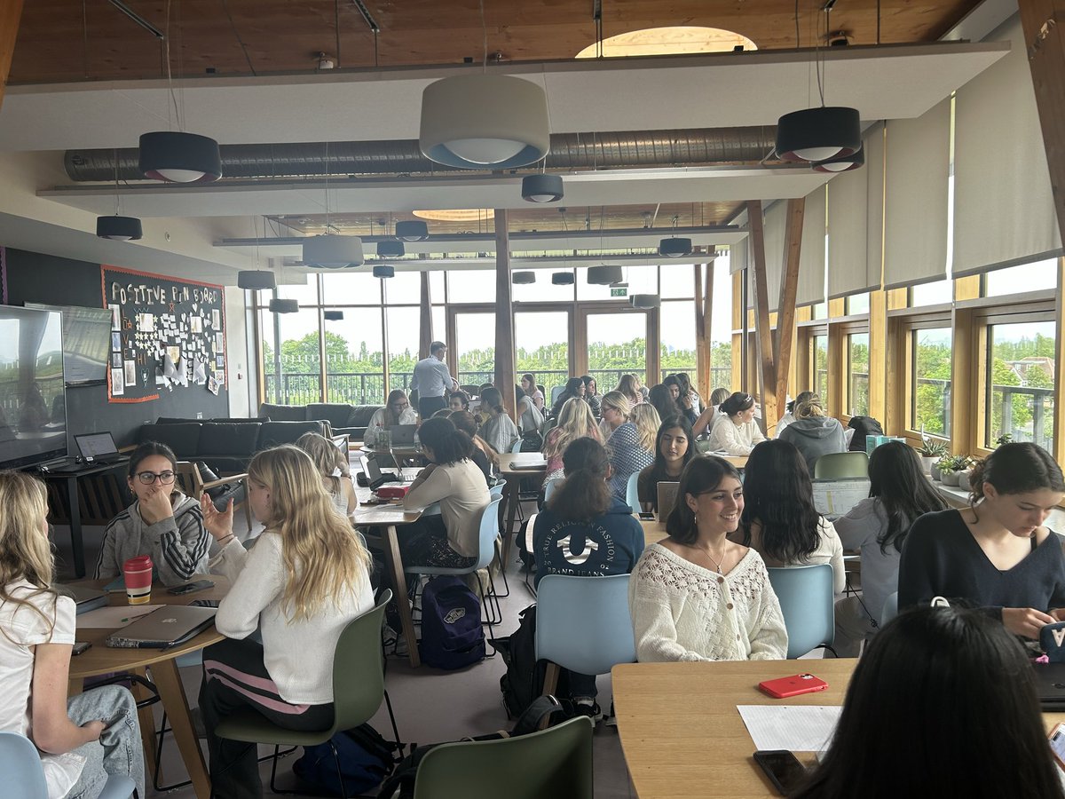 During higher education week the L6 engaged in finance workshops where they learned about university budgeting, student loans and gained financial advice. The students found it very insightful and said they learned very valuable skills for their futures.