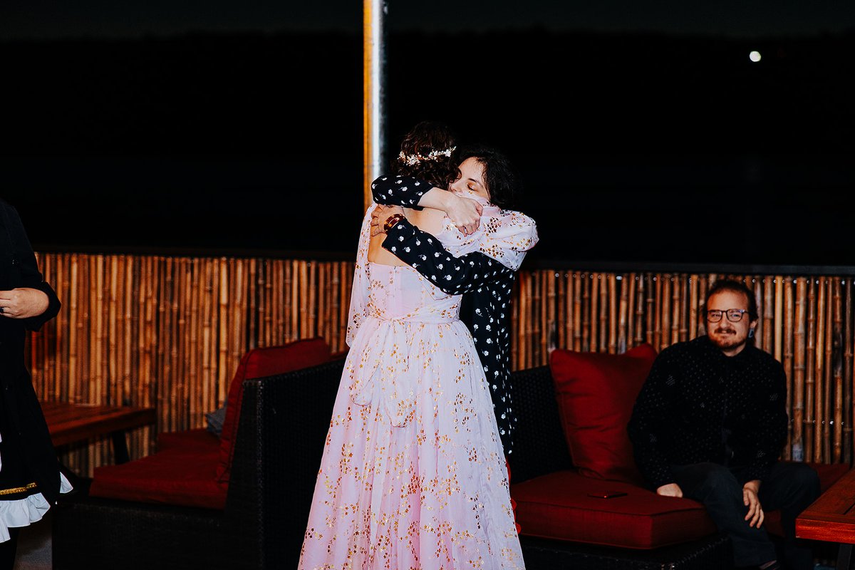 MarieAnello's tweet photo. Happy Birthday to my amazing, talented, incomparable sister @rosesmeredith!
I can't begin to describe how lucky I am to have this wonderful person in my life, who's been my best friend, my maid of honor, my accomplice in covering up fish murder and more.
I love you sis❤️ https://t.co/Nb4Y779FI6