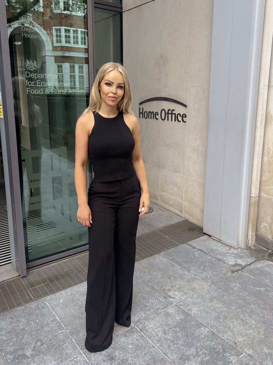 KatiePiper_'s tweet photo. Great meeting at the Home Office today with @theandreas &amp; @CharlotteBTobin - we are determined to keep conversation going to make real change &amp; find real solution to acid attack violence in this country. 

Change is possible - I am determined! https://t.co/4T9q8qrKEI
