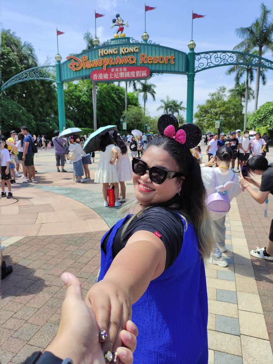 Jopeth23's tweet photo. In the happiest place with the loveliest girl <3 https://t.co/1JlQRbXvfL