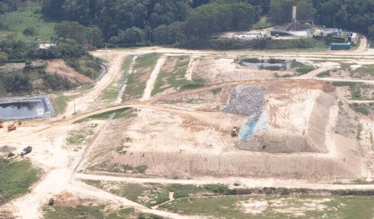 Landfill in Colombia continues to pollute protected wetlands despite court-ordered clean-up news.mongabay.com/2023/06/landfi…