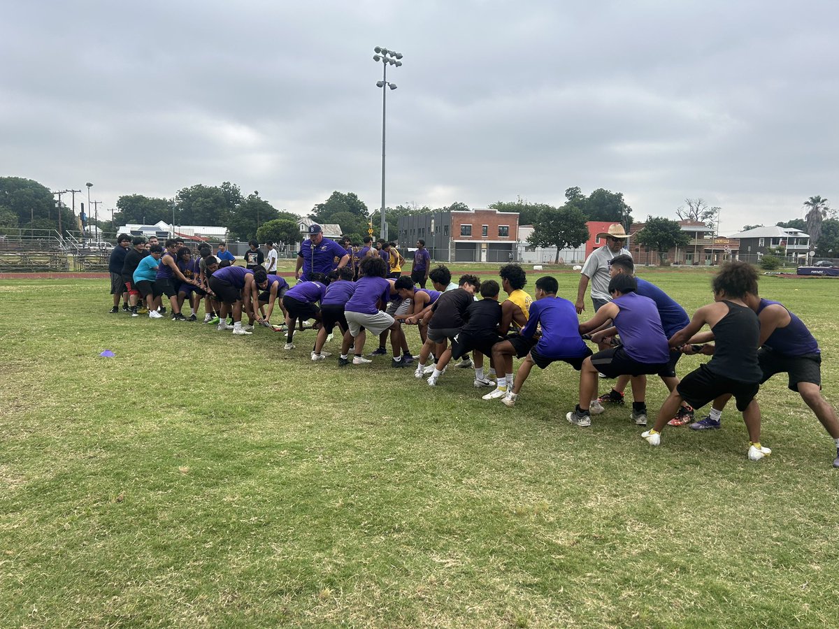 LillyCalawayMEd's tweet image. @BrackFBall working together…building #brotherhood, showing #HustleNHeart in preparation for the  fall season!  #BrackFamilia @CoachManningBHS