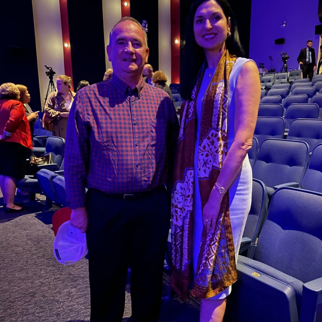 Our own Dr. Tom Farrell gave the Academic Keynote address at the 38th National Conference For Teachers Of English, Costa Rica June 7-10. Here he is with First Lady, Signe Zeikate! #brocku #TESL <a href="/brockuFOSS/">Brock Social Science</a>