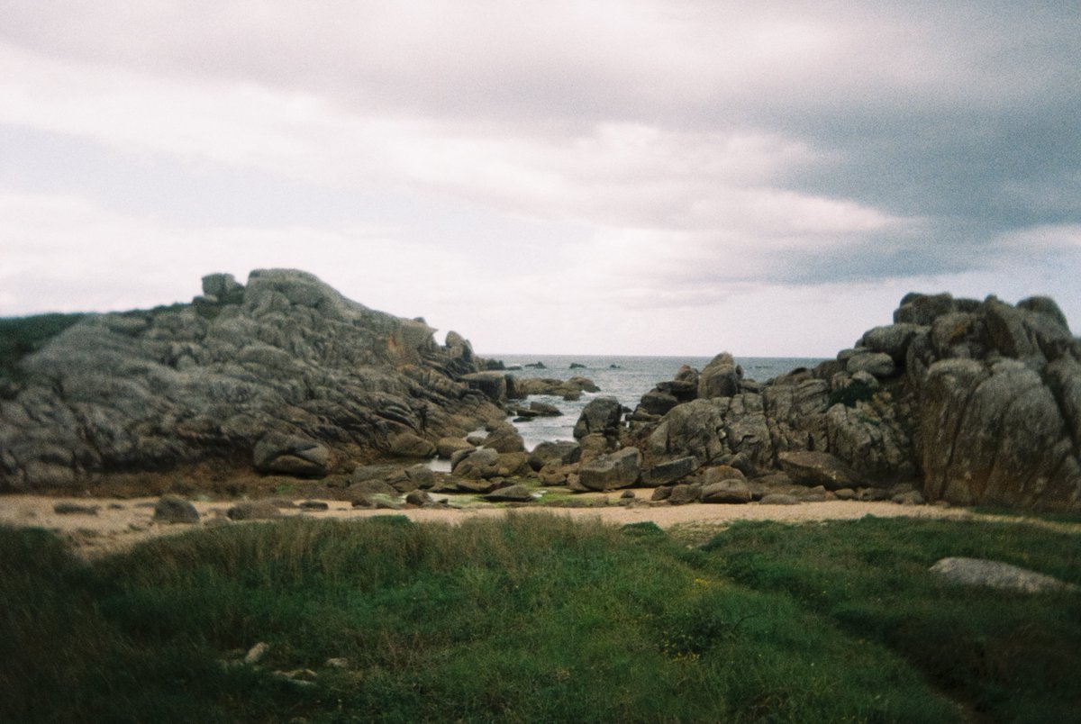 pabolec (@pabolec) on Twitter photo Así andábamos hace hoy treinta días. 
🎞️ <a href="/Kodak/">Kodak</a> Gold 200
📷 Ektar H35 (22mm f/9.5 1/100s)
🗺️ Sendeiro de Pedras Negras, Pontevedra
👨🏽🔬 <a href="/REVELABstudio/">REVELAB Studio - Film Lab & Shop</a> 
#filmisnotdead #35mm #colorfilm #analogvibes #filmphoto #kodakgold200 #halfframe 500px.com/p/pabolec Así andábamos hace hoy treinta días. 
🎞️ <a href="/Kodak/">Kodak</a> Gold 200
📷 Ektar H35 (22mm f/9.5 1/100s)
🗺️ Sendeiro de Pedras Negras, Pontevedra
👨🏽🔬 <a href="/REVELABstudio/">REVELAB Studio - Film Lab & Shop</a> 
#filmisnotdead #35mm #colorfilm #analogvibes #filmphoto #kodakgold200 #halfframe 500px.com/p/pabolec