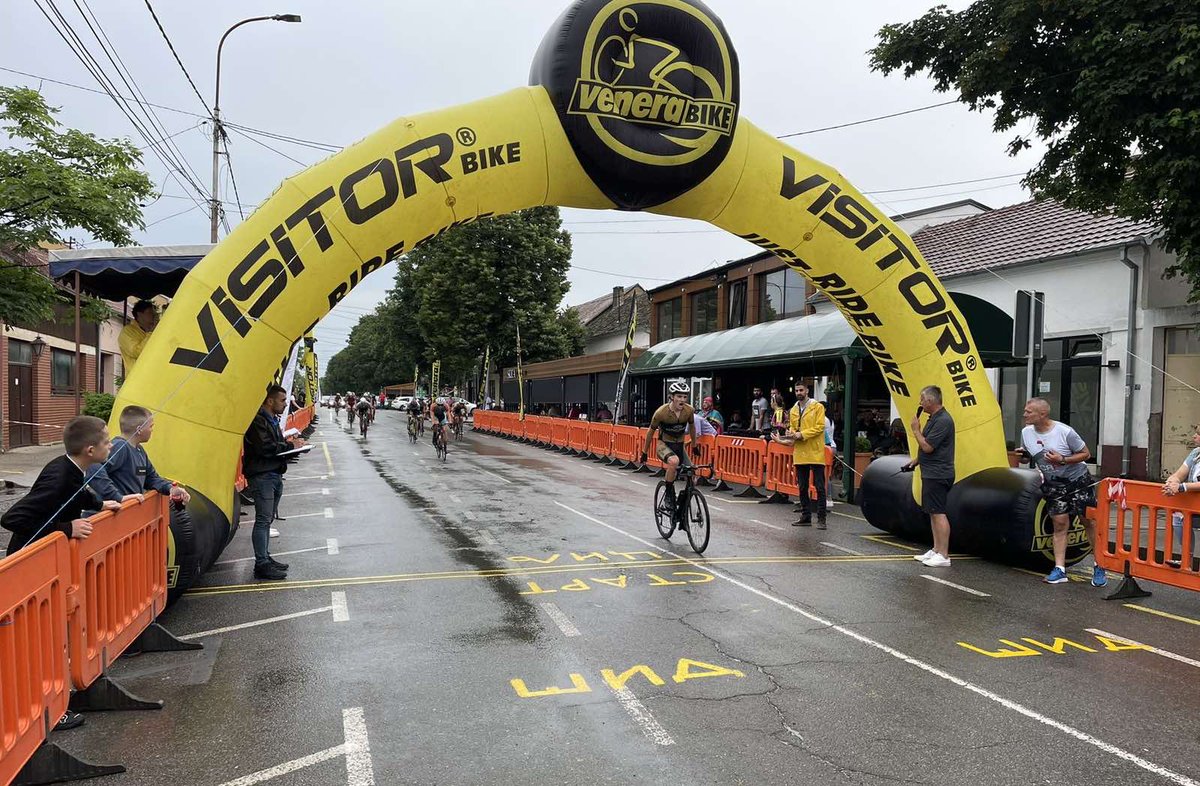 Australijanac Daniel Poter i Marija Pavlović slavili u Šidu.

bss.rs/daniel-i-marij…

#ulicamasavešumanovića