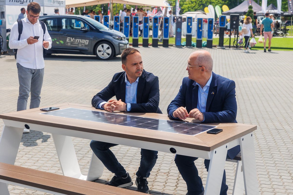 cvovidiu's tweet photo. Smart Mobility Cluj 2023 - The biggest event îin Romania for promoting sustainable solutions for the mobility in cities 
@Emil_Boc 
#smartmobilty #sustainablemobility #ClujNapoca #Romania #EUGreenDeal
#MissionCities #EUfunds #priorities #CIIC https://t.co/hN8xziIavV