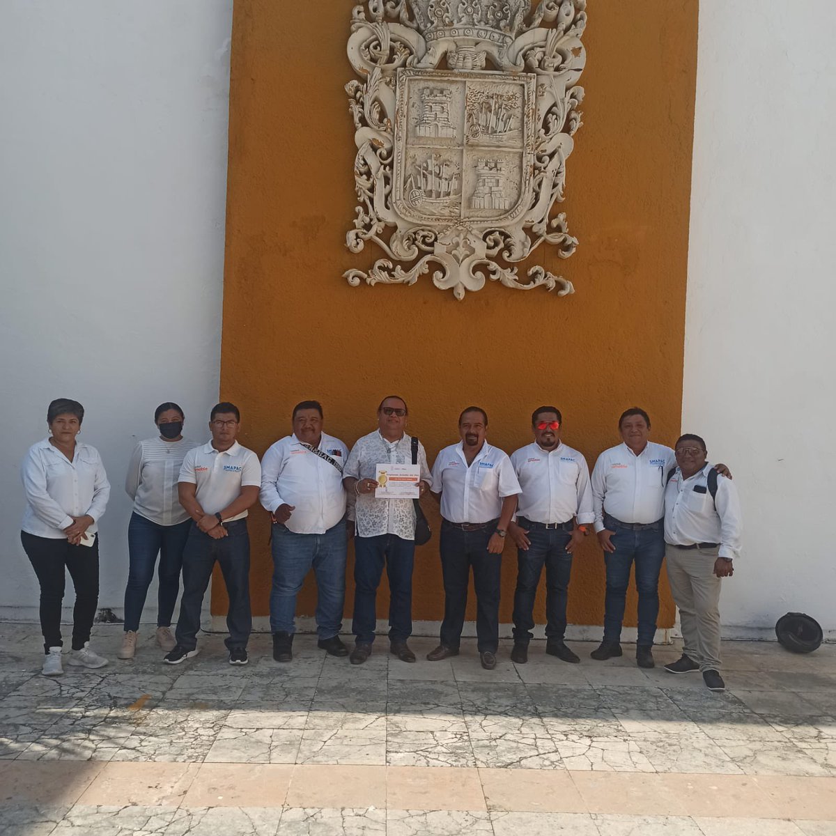 smapacampeche's tweet photo. La dirección del #SMAPAC, asistió al Homenaje Cívico, correspondiente al mes de Junio para rendir honores a la bandera🇲🇽. 
Así mismo, se reconoció al C. Julio Cesar Duran Vázquez, de la coordinación de #LERMA, como empleado distinguido del mes. 

#CapitalAmable🧡
#SmapaCampeche https://t.co/Jqt7LfooPc