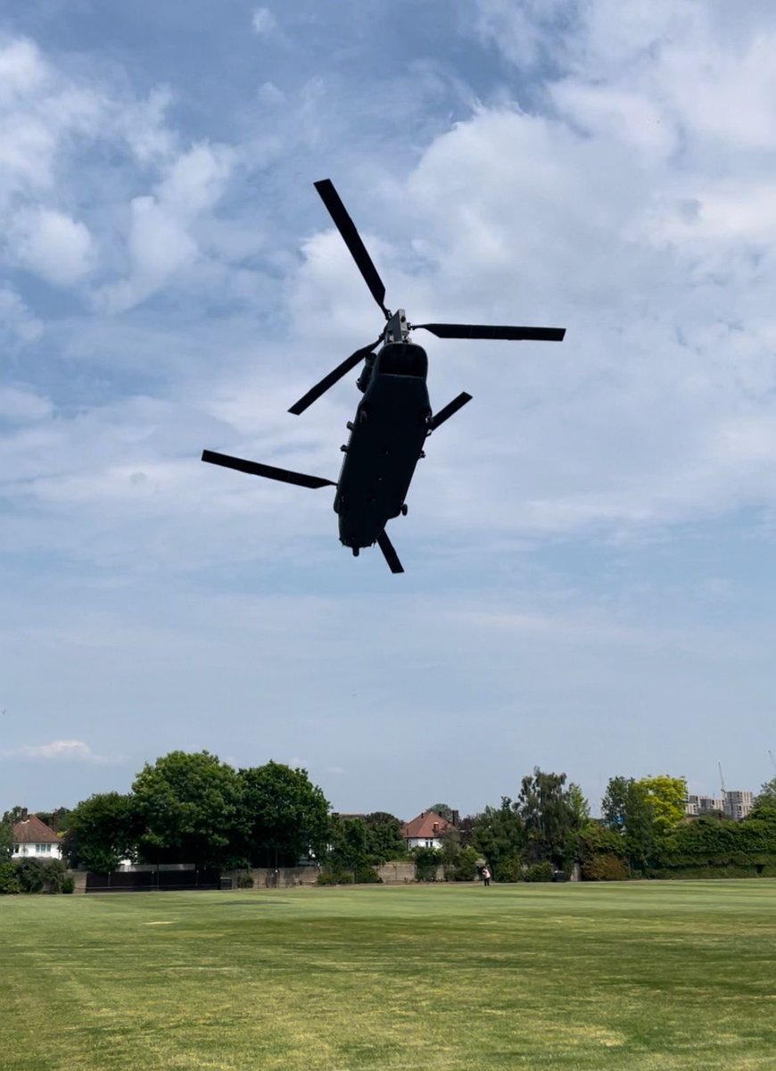 An exciting day for pupils and cadets as an RAF Chinook used our HLS for practicing landing and taking off! Thanks for generating a gentle breeze 😎 @RAF_Odiham #wokkawokka #bladeslap