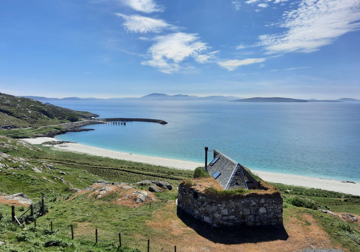 Another beautiful day in the Outer Hebrides. This is on Eriskay, looking towards the island of Barra.

Little house in the foreground is pretty cool, I thought.
#Eriskay
#Barra
#WesternIsles
#OuterHebrides
