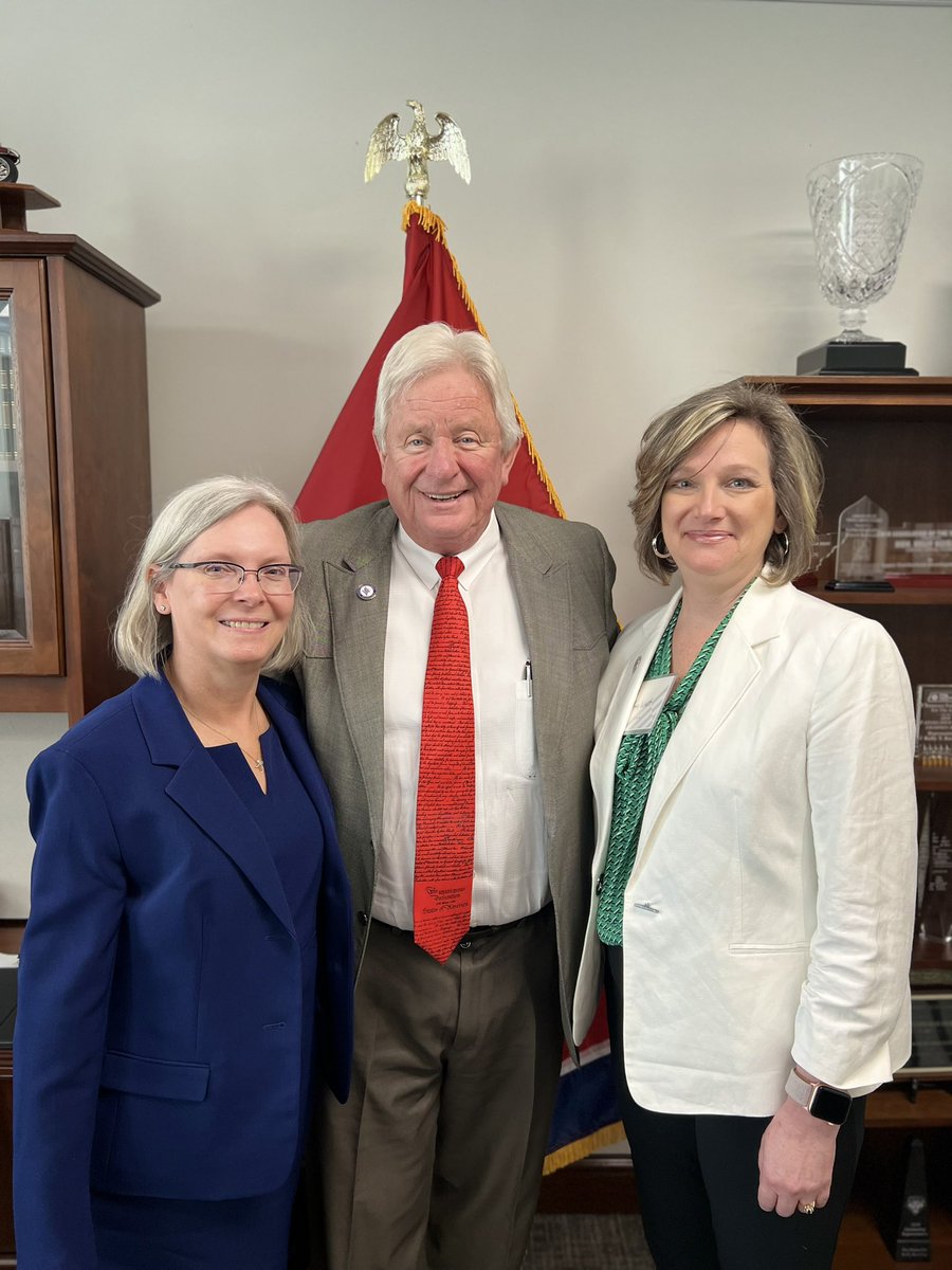 KellyKeislingTN's tweet photo. The President’s and staff of our Tennessee College of Applied Technology (TCAT) campus’ from across the state took time to visit their respected elected officials just prior to the adjournment of Session this year. Very appreciative of their services to our constituents. https://t.co/7iKtltLGRf