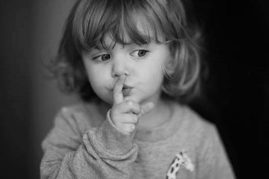 Las Palabras Matan...
Si la gente supiera que las palabras equivocadas destruyen sueños...destruyen relaciones...destruyen autoestima...tendrían un filtro en la garganta. Si no eres capaz de alabar...de engrandecer...de admirar...de amar....!
! Quédate con la boca cerrada... !"