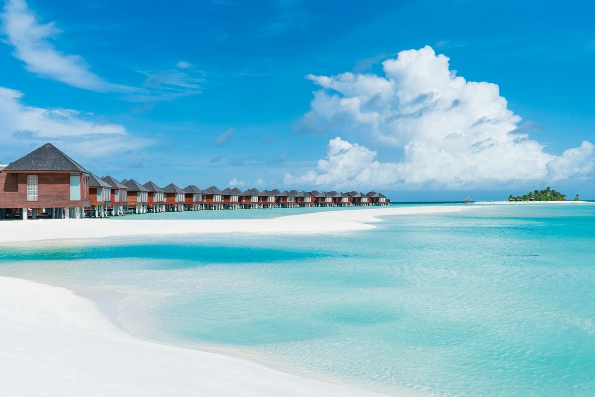 BeeyondBoats's tweet image. A postcard-worthy beach with inviting waters and a serene atmosphere.