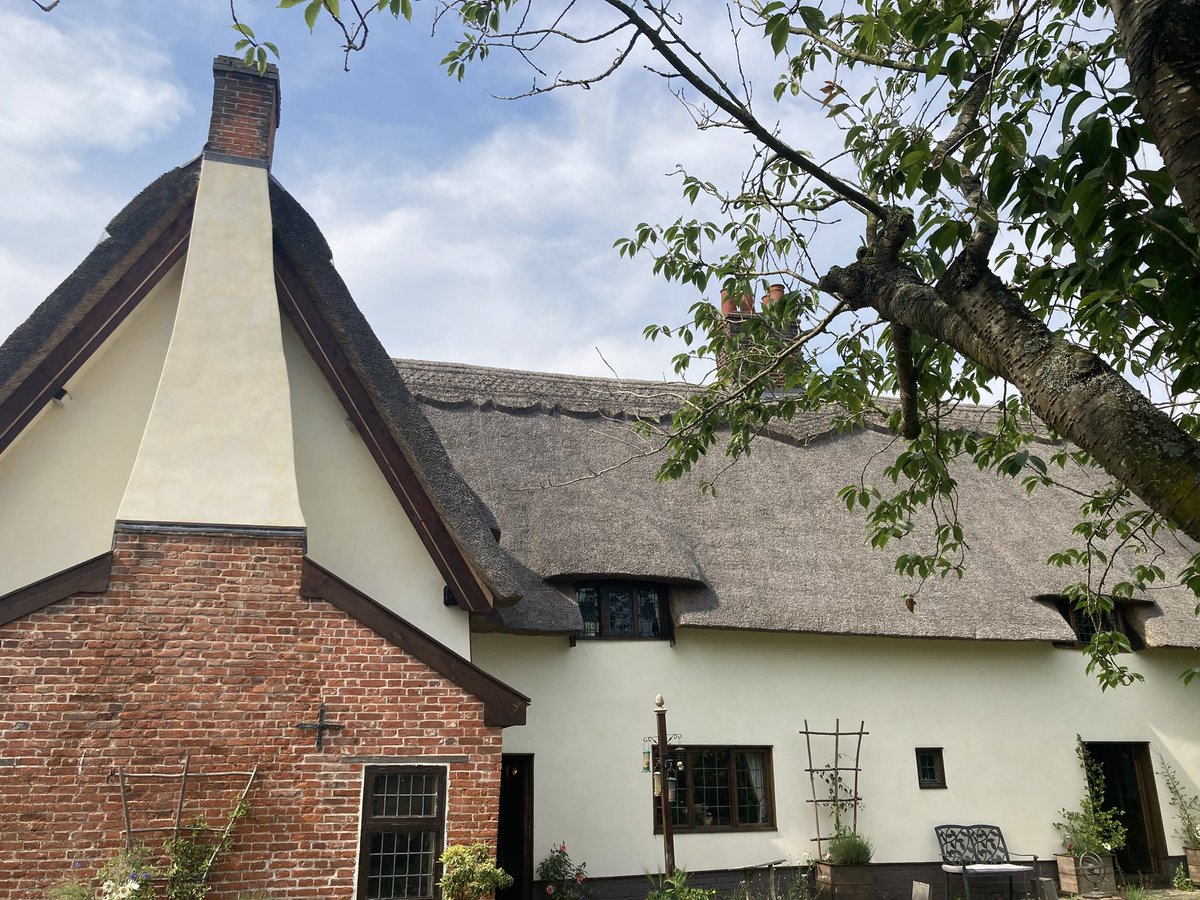 A huge thank you to Hannah and Ben Nairn who kindly invited NHBG members to view their house for the most recent NHBG summer visit. We were also treated to some lovely refreshments too. A thatched, timber framed property. The main range is mid C16th with a later C17th cross wing.