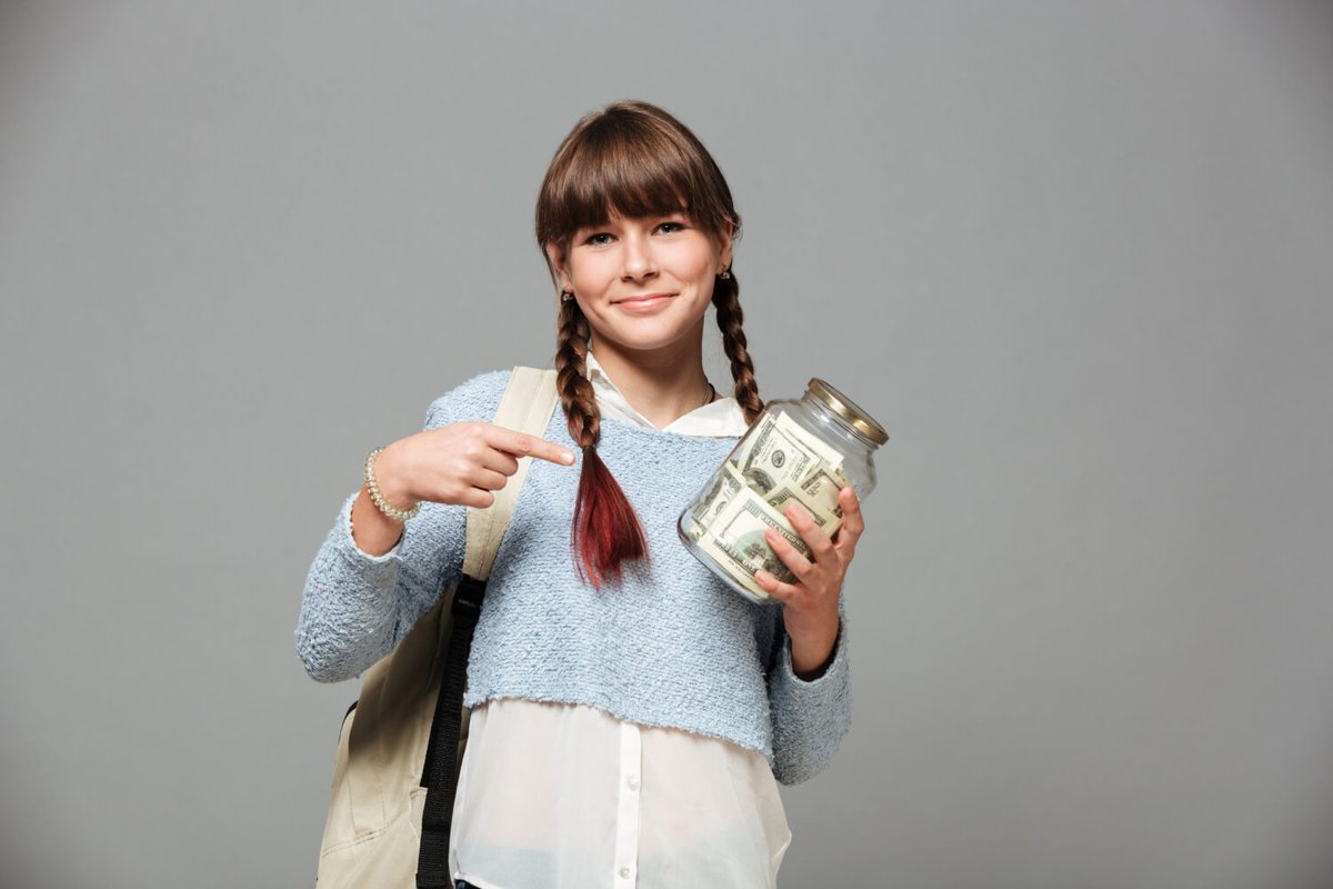 Teaching Your Teenagers About Money There comes a time when your children need to take financial responsibility into their own hands. So, is now the right time to begin introducing your child into the real world of money... simplepersonalloans.co.uk/articles/gener…